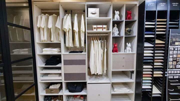 Faites-nous confiance pour poser un placard sur mesure, adapté à votre espace.